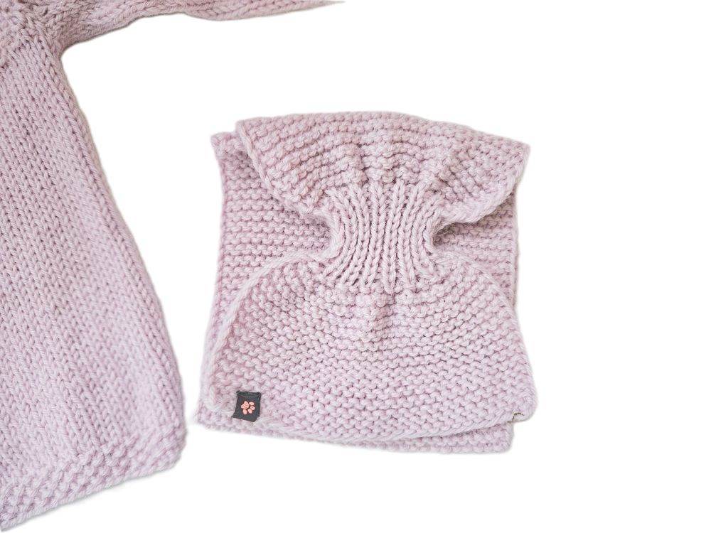 nullSteckschal Mädchen fürs Alter 1- 3 JahreWir präsentieren unseren handgestrickten Steckschal Mädchen, perfekt für Mädchen im Alter von 1–3 Jahren. Dieser entzückende Schal aus hochwertigem Merino- und Alpak