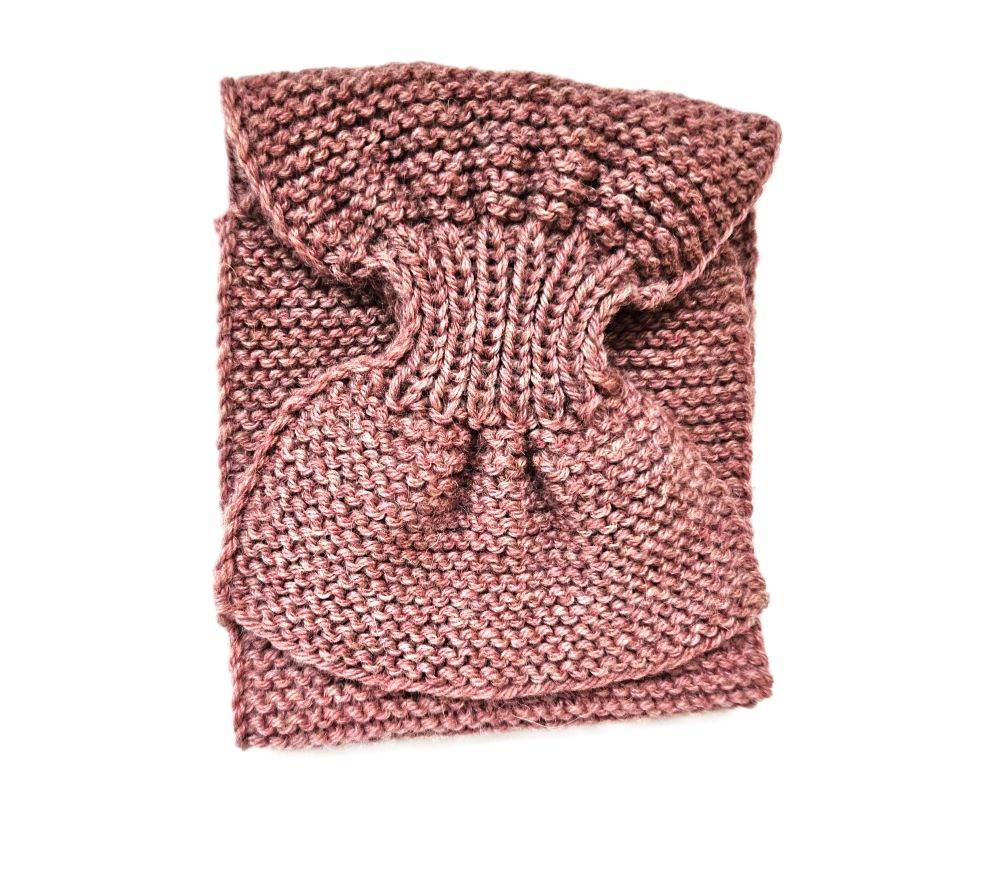 nullStrickjacke Baby in Blush und der Größe 86/92 18-24 monthUnsere handgestrickte Wollstrickjacke für Mädchen in der Größe 86/92 ist in einem zarten Blush-Ton gehalten, der perfekt zu jedem Outfit passt. Die Jacke verfügt übe