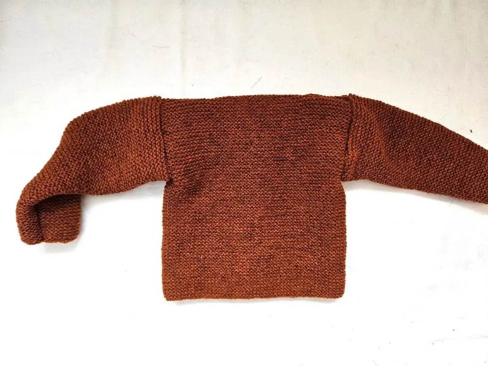 nullBio Strickjacke Baby Orange meliert Größe 86/92 18-24 monthStrickjacke Bio Baby Orange meliert in der Größe 86/92. Unsere handgestrickte Baby Strickjacke aus weicher Wolle in Braun ist perfekt für die kalten Tage geeignet. D