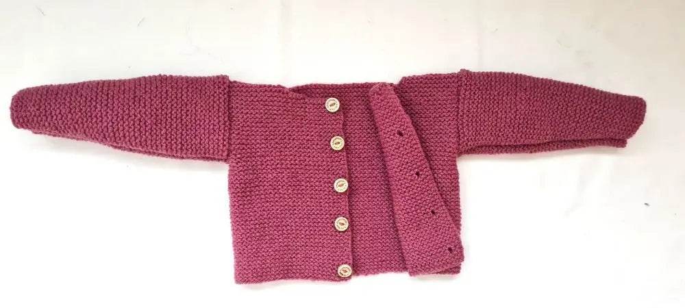 nullBio Strickjacke Baby Rosa Größe 62/68 3-6 monthStrickjacke Bio Baby Rosa in der Größe 62/68. Unsere handgestrickte Baby Strickjacke aus weicher Wolle in Rosa ist perfekt für die kalten Tage geeignet. Die Jacke is