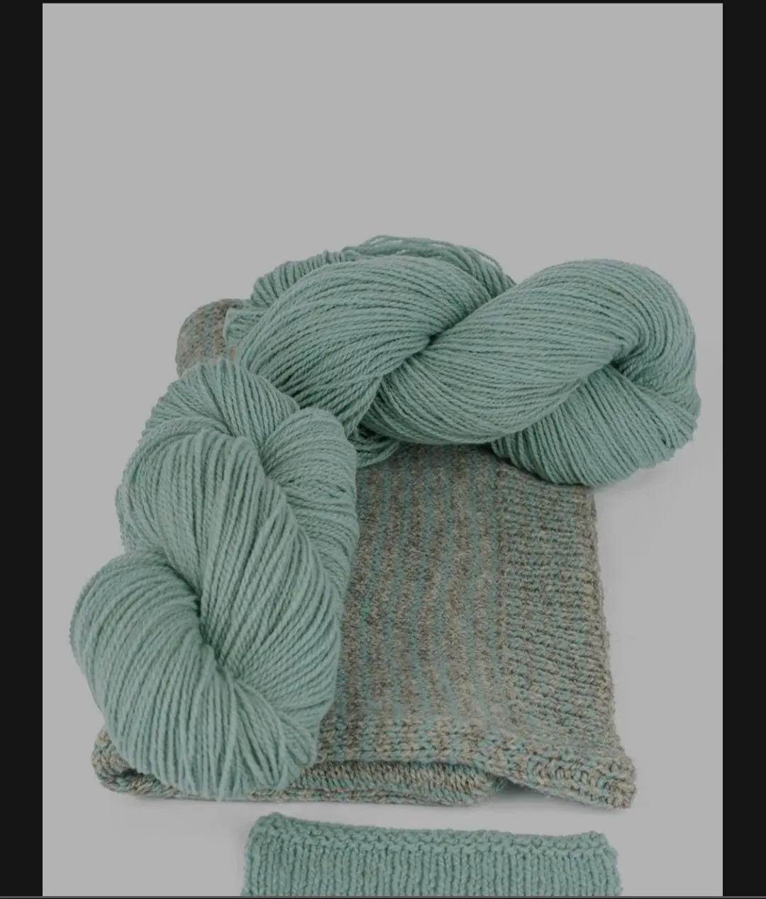 nullBio Strickjacke Pastellblau in Größe 80/86 12-18 monthUnsere Bio Strickjacke in Pastellblau ist perfekt für kleine Babys in Größe 80/86. Sie wurde sorgfältig aus Bio Merino-Wolle gestrickt, die von Bio zertifizierten Hö