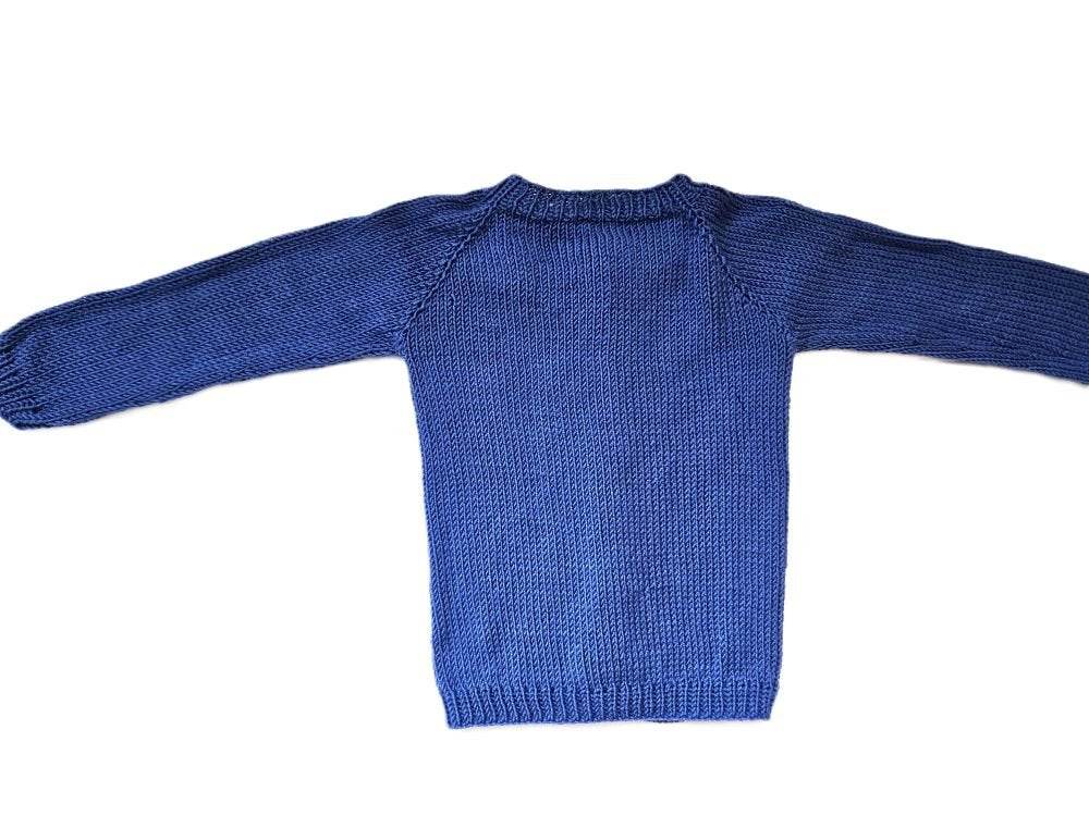 nullStrickjacke Baby in Blau und der Größe 74/80 10-12 monthUnsere handgestrickte Strickjacke Baby in Blau ist ein zeitloses und wunderschönes Kleidungsstück für kleine Jungs. Hergestellt aus Baby Merino Wolle ist sie nicht n