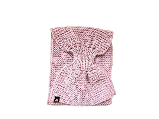 nullSteckschal Mädchen fürs Alter 1- 3 JahreWir präsentieren unseren handgestrickten Steckschal Mädchen, perfekt für Mädchen im Alter von 1–3 Jahren. Dieser entzückende Schal aus hochwertigem Merino- und Alpak