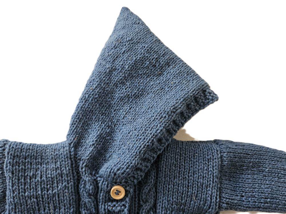 Bio Strickjacke in Blau und Größe 62/68 3-6 Monate - Shop Pekusch
