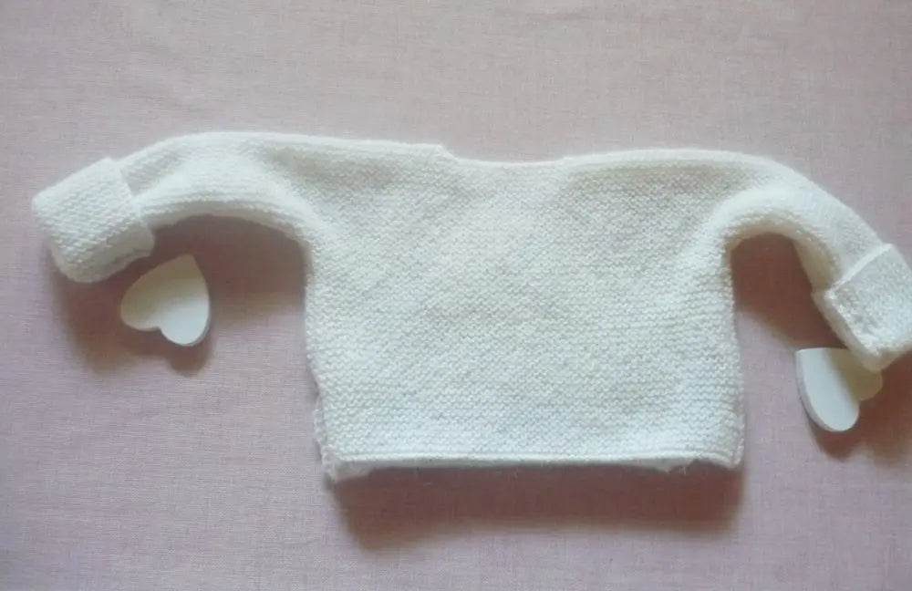 nullWickeljacke Baby Weiß in  Größe 62/68   3-6 monthWickeljacke Baby Weiß in Größe 62/68. Die Baby Wickeljacke Alpaka handgestrickt in Weiß in Größe 62/68 ist ein wahrer Blickfang! Diese süße Jacke wurde mit viel Lieb