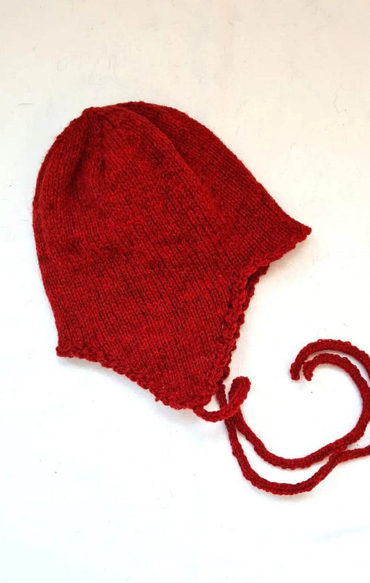 nullBio Mütze in Rot für das Alter 3- 6 MonateDiese süße handgestrickte Bio Mütze in leuchtendem Rot ist perfekt für Babys im Alter von 3-6 Monaten bis 43 cm Kopfumfang. Hergestellt aus hochwertiger Bio Merinowo