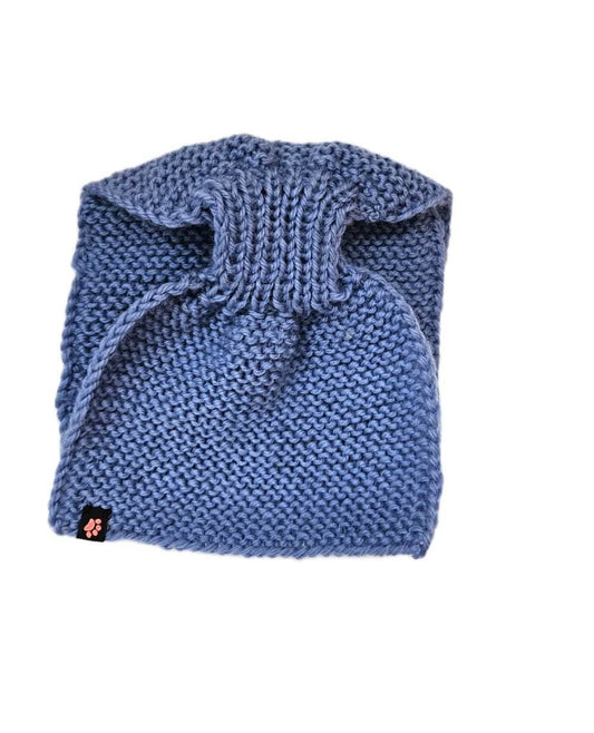 nullSteckschal Bio in Blau für das Alter 1 - 3 JahreUnser handgestricktes Steckschal Bio in Blau ist aus hochwertiger Bio Merino Wolle gefertigt und perfekt für Kinder im Alter von 1 - 3 Jahren. Der weiche, warme Scha